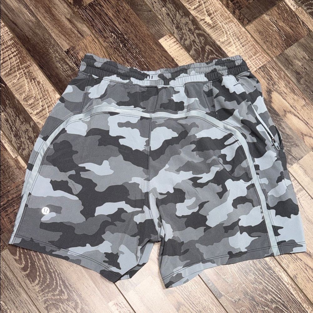 Lululemon Men's Pace Breaker Short Camo 5’